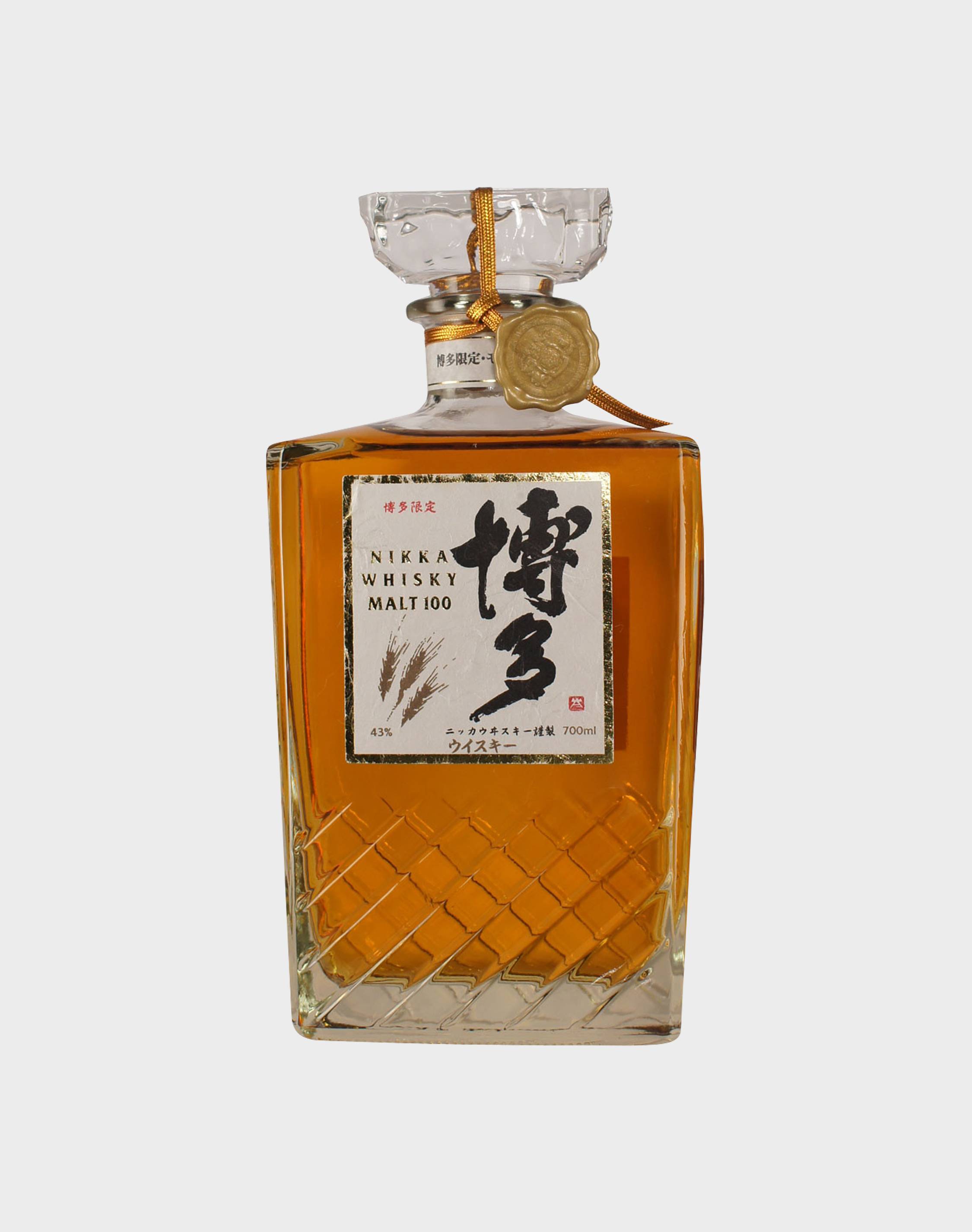 Nikka whisky. Виски Япония Nikka. Виски Nikka Whisky. Gold Gold Nikka Whisky Самурай. Японский виски в квадратной бутылке.