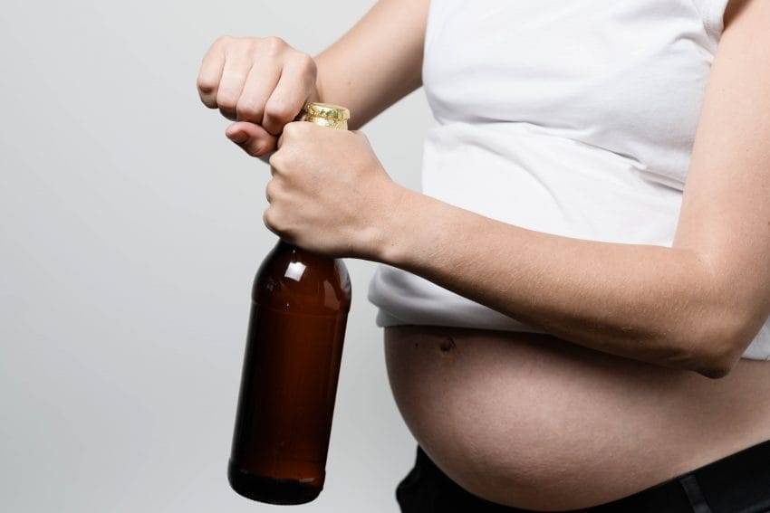 Подводные камни безалкогольного пива во время беременности