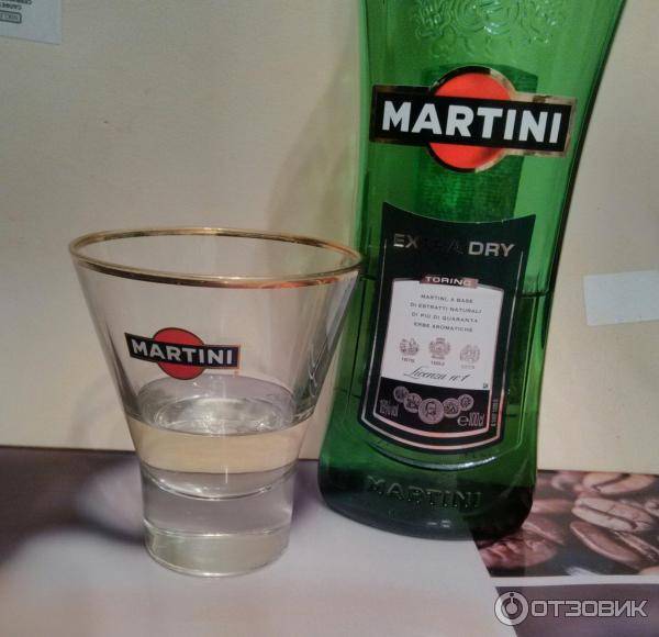 Чем можно разбавить мартини. Martini Extra Dry/мартини Экстра драй. Вермут мартини Бьянко крепость. Мартини Экстра драй крепость. Мартини Бьянко Экстра драй вкус.