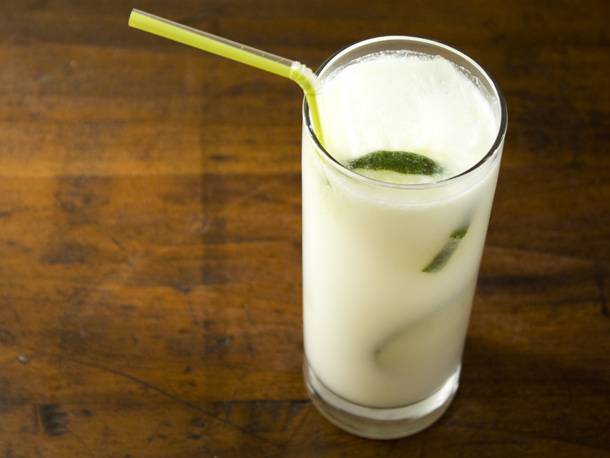 Водка с молоком: можно ли запивать и рецепты коктейлей в домашних условиях