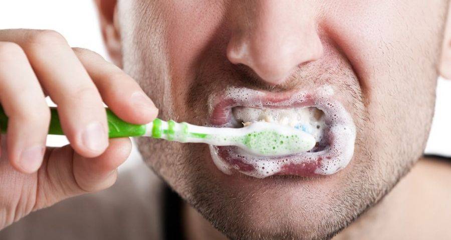Как избавиться от запаха перегара изо рта (53 способа)