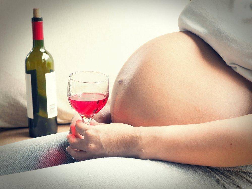 Во время беременности можно ли употреблять беременной женщине безалкогольное вино или пиво
