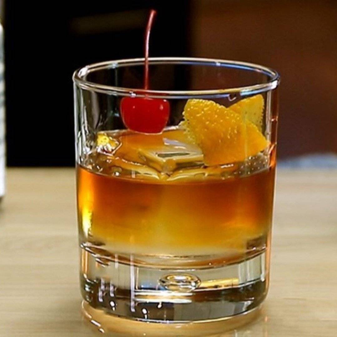 Old fashioned. Олд фэшн коктейль. Коктейль Олд фэшн классический. Коктейль Джим Бим Олд фэшн. Олд фэшн виски.