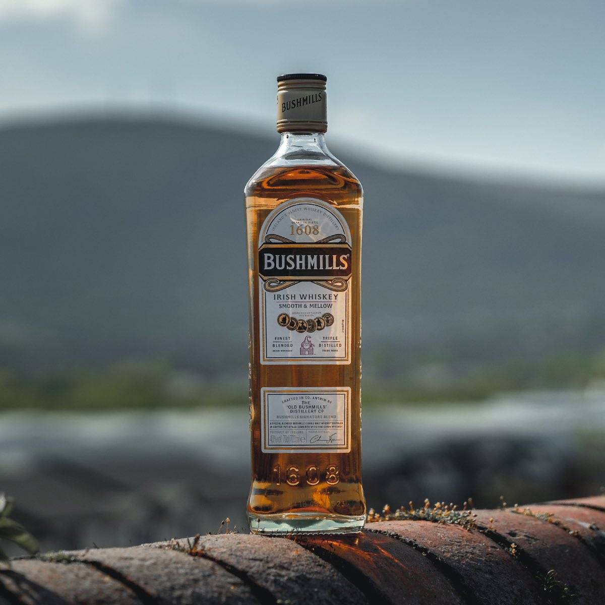 Original отзывы. Виски Bushmills 1608. Виски Бушмилс ориджинал. Бушмилс виски односолодовый. Бушмилс Хани виски.