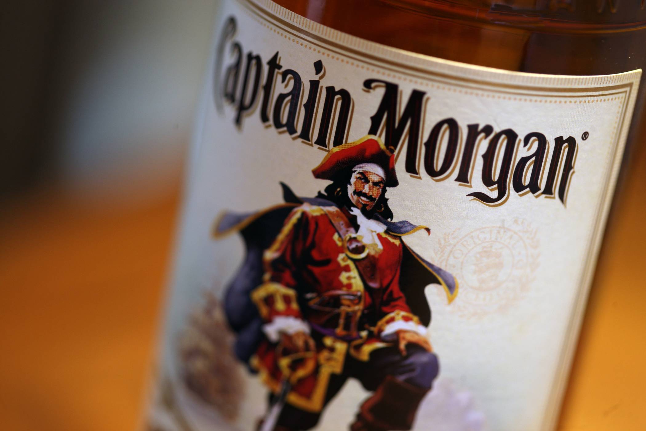 Как правильно пить ром, популярные сорта рома, сравнение "бакарди" и "капитана моргана"