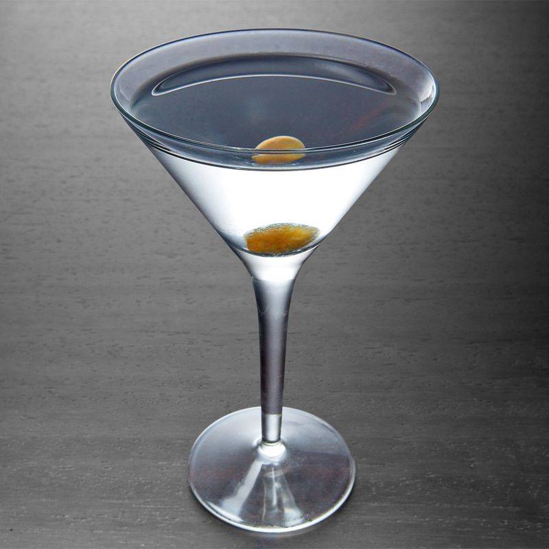 Сухой мартини. Dry Martini коктейль. Мартини с джином. Сухой мартини Вермут коктейль Джеймса Бонда. Бокал мартини с оливкой.