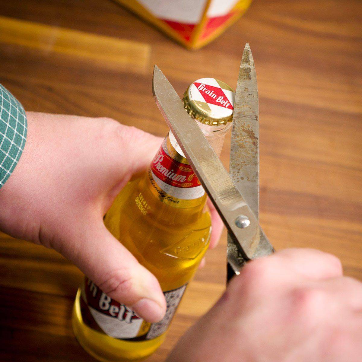 Как можно открыть пиво без открывашки