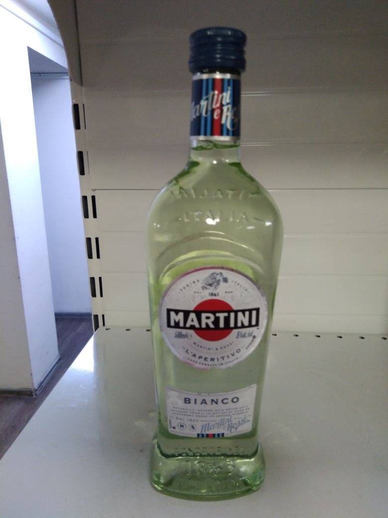 Мартини бьянко 0.5. Martini Bianco градус. Мартини Бьянко 0.5 градус. Мартини Бьянко крепость. Мартини Вермут Бьянко градусы.