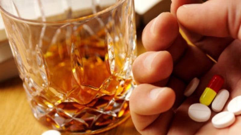 Насколько опасен приём антидепрессантов с алкоголем?