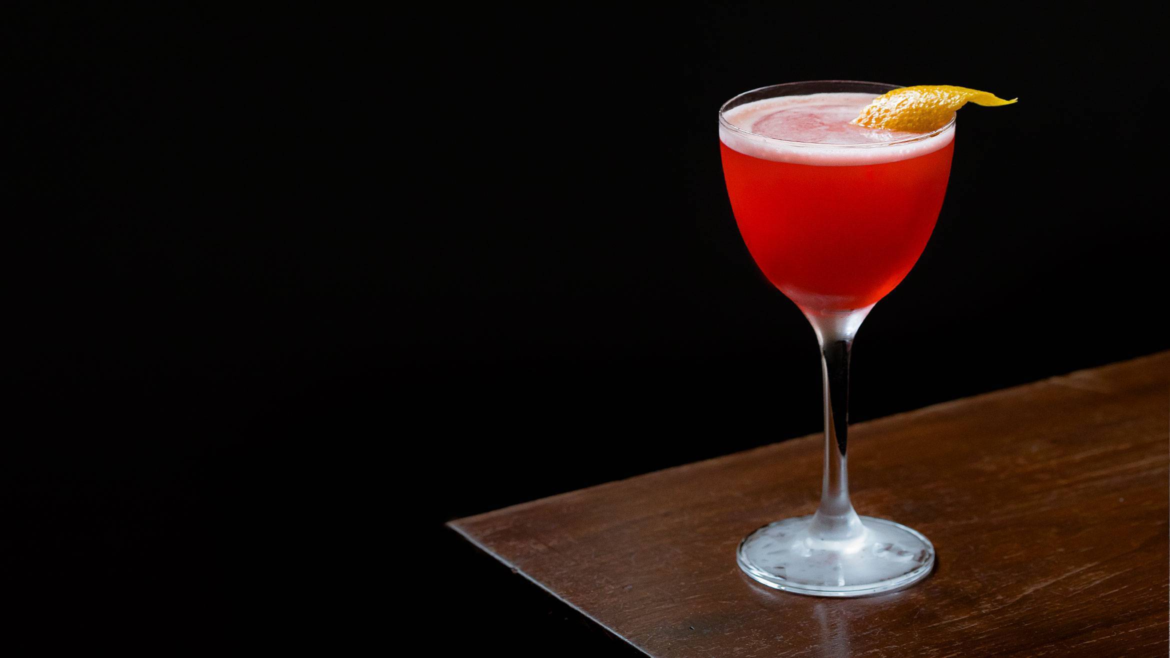 Коктейли с кампари. Кампари Куантро. Коктейль Punch Campari. Campari Shakerato. Red Devil коктейль.