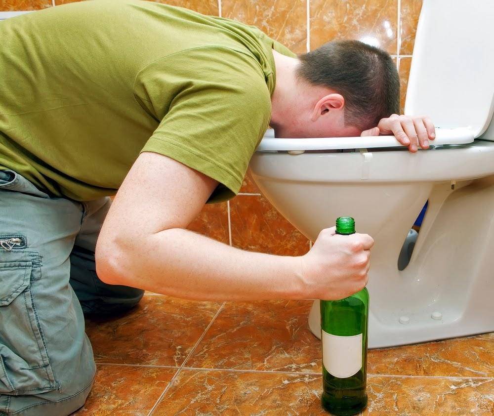 Как избавиться от тошноты с похмелья. рвет после алкоголя, что делать