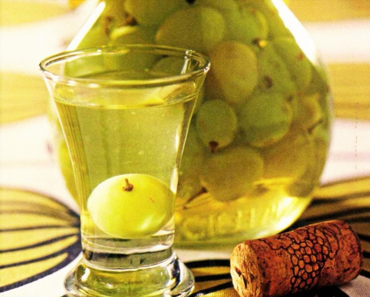 Спиртные напитки из винограда: рецепты и процесс приготовления ликёра, настойки, наливки