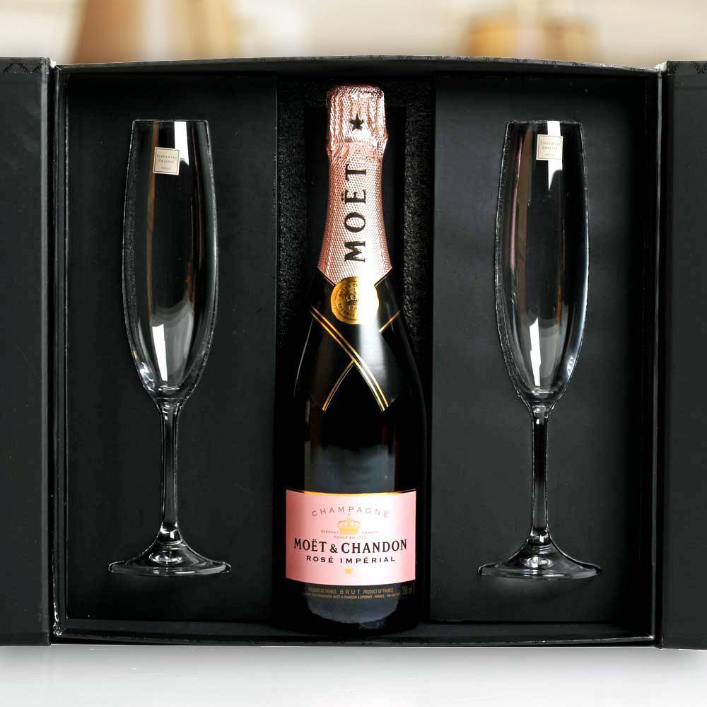 Подарочный набор мондоро с бокалами. Crystal Chandon moet. Шампанское Crystal moet. Моёт Шандон шампанское. Cristal или Chandon moët.