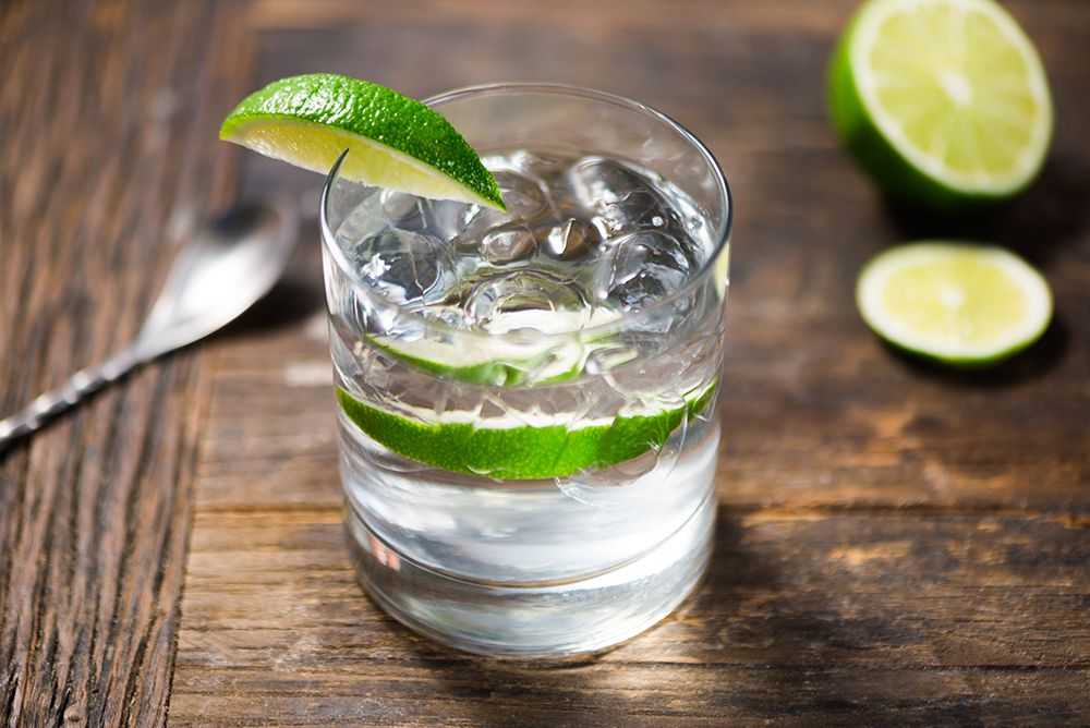 Как правильно пить джин: с чем употреблять и чем закусывать, коктейли с тоником