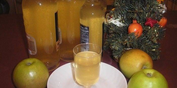 Настойка на яблоках: простые рецепты яблочной наливки, водки на самогоне, спирту для приготовления в домашних условиях