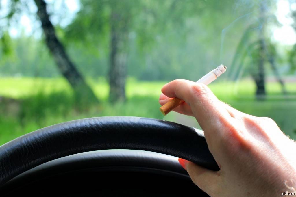 Запрет курения за рулём автомобиля в 2020 году?
