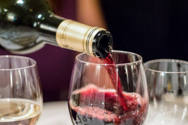 Правда ли, что бокал вина каждый день полезен для здоровья