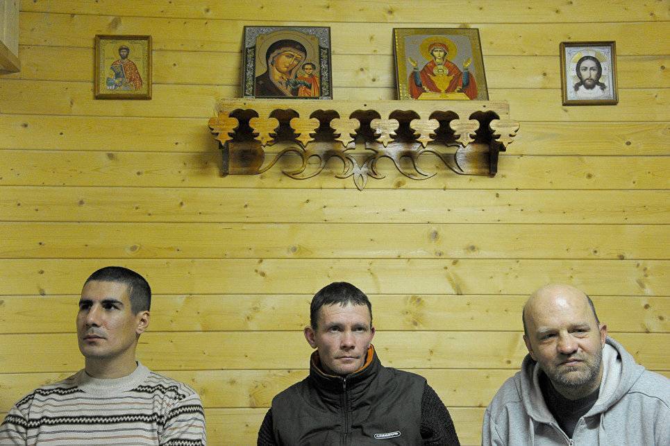 Лечение алкоголизма в монастырях и церквях по программе 12 шагов, православные реабилитационные центры для алкоголиков