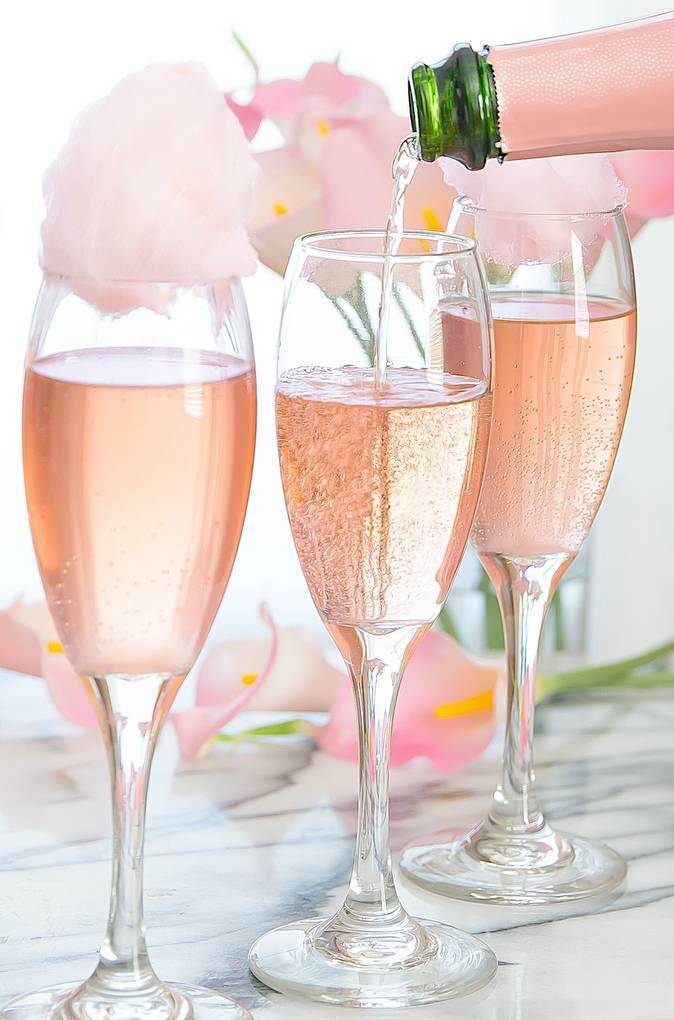Розовое шампанское (игристое вино розе): особенности и сорта