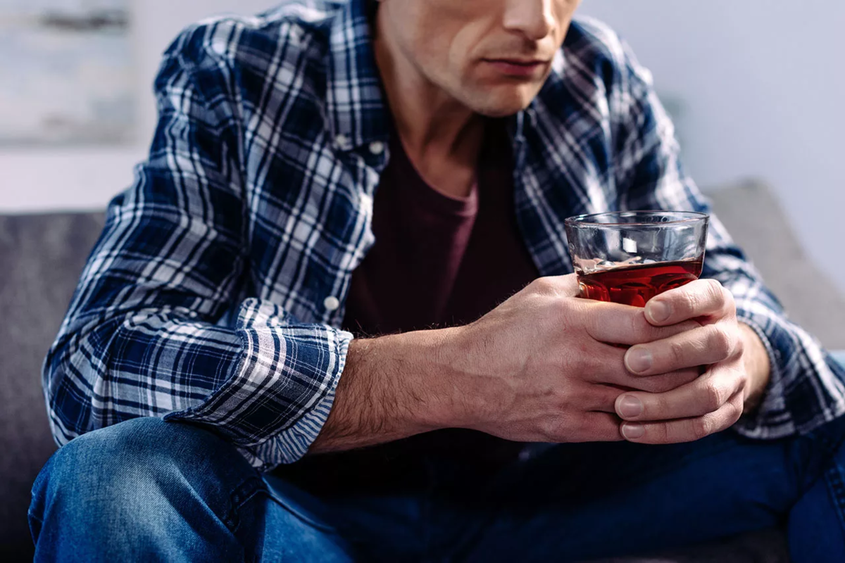 Алкогольная депрессия: симптомы и лечение