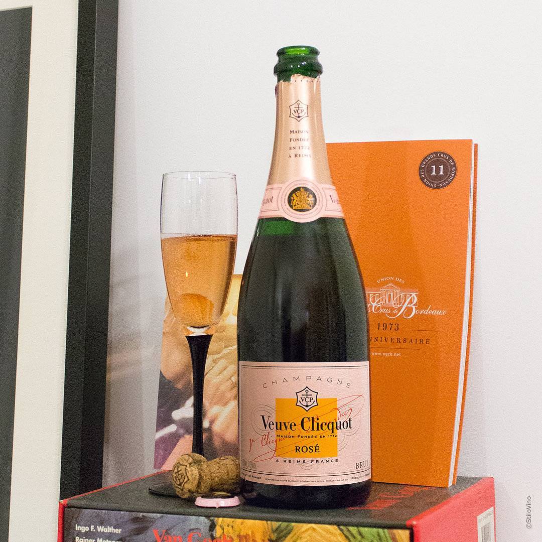 Бутылка вдовы клико. Мадам Клико шампанское. Шампанское Veuve Clicquot. Шампань мадам Клико. Вдова Клико.