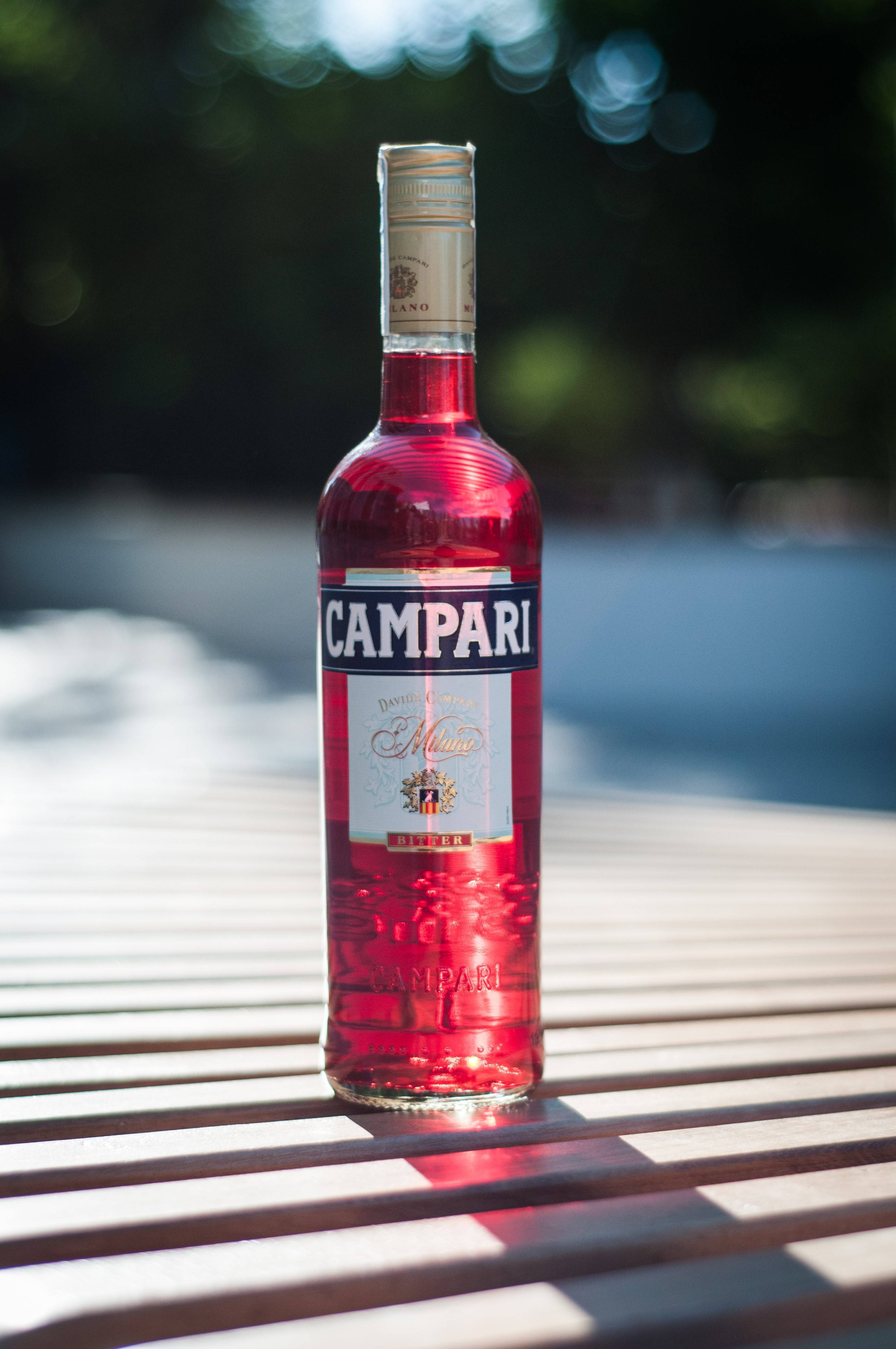 Пит красный. Ликер Campari Bitter. Красный Биттер Campari. Аперитив Кампари Биттер. Горький ликер Кампари.