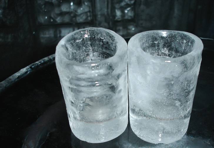 При какой температуре замерзает водка?