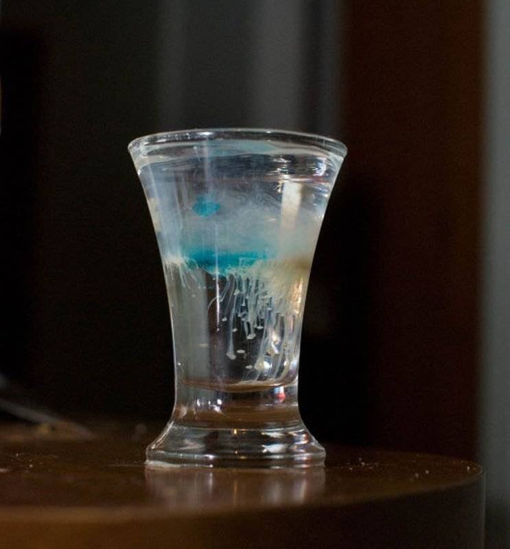 Коктейль «медуза» / алкогольные коктейли / tvcook: пошаговые рецепты с фото