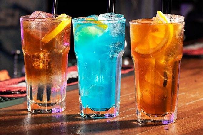 «лонг айленд айс ти» — потрясающий коктейль на основе джина, водки, рома и текилы