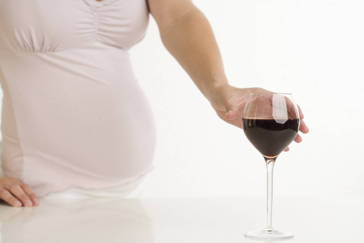 Можно ли беременным красное вино: на ранних и поздних сроках