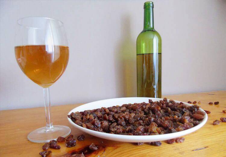 Вино из изюма в домашних условиях — 2 простых рецепта приготовления