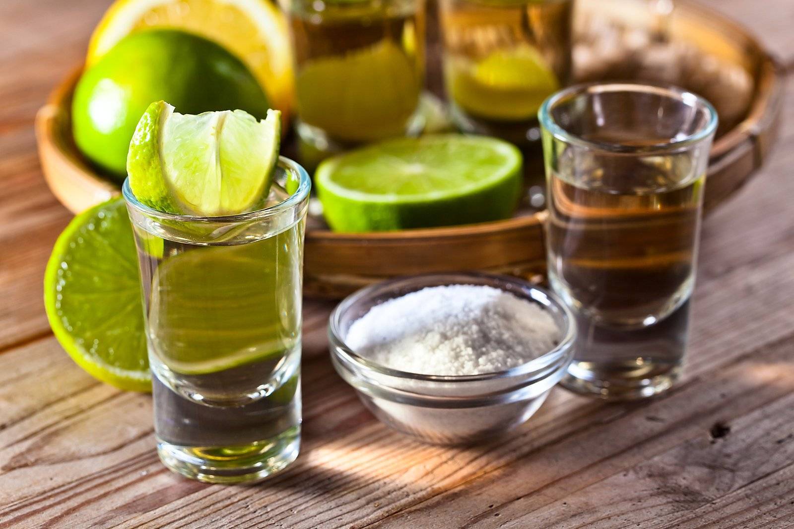 Как пить текилу по-мексикански правильно: инструкция употребления, текила с лаймом и лимоном, как закусывать