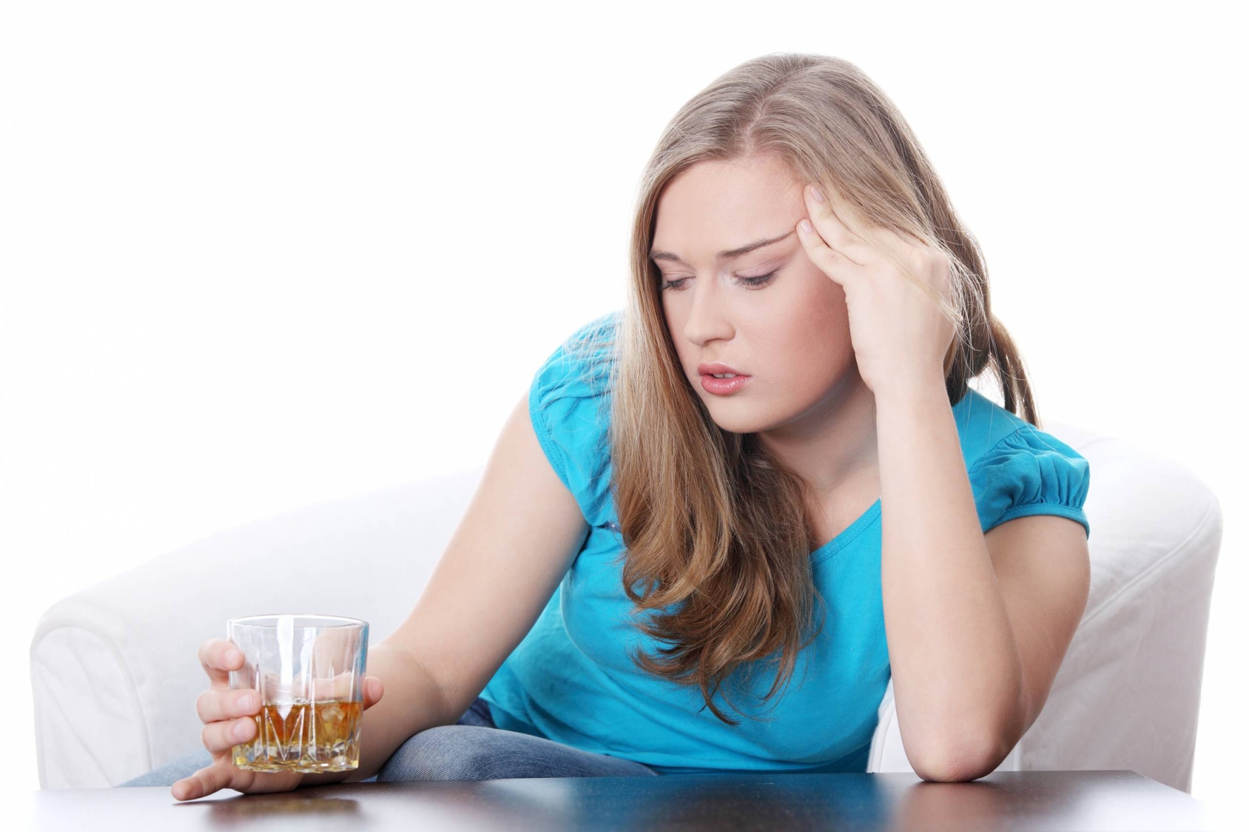 Алкогольная депрессия: причины, симптомы и лечение заболевания