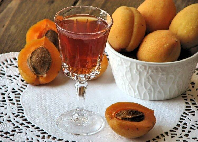 Готовим домашнее вино из абрикосов