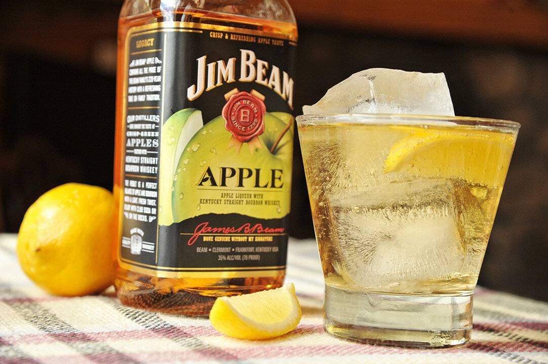 Виски яблочный кб. Виски Jim Beam Apple. Виски Аппле Джим Бим. Яблочный виски Jim Beam. Виски Джим Бим яблоко.