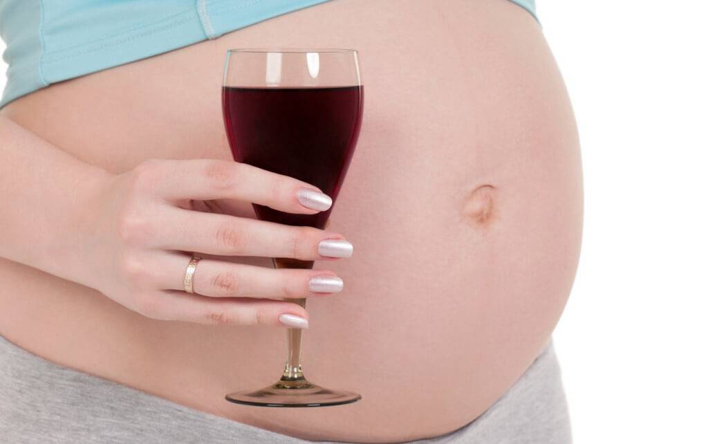 Алкоголь на ранних сроках беременности: можно ли беременным в первые недели пить, какие алкогольные напитки разрешаются, в каком количестве