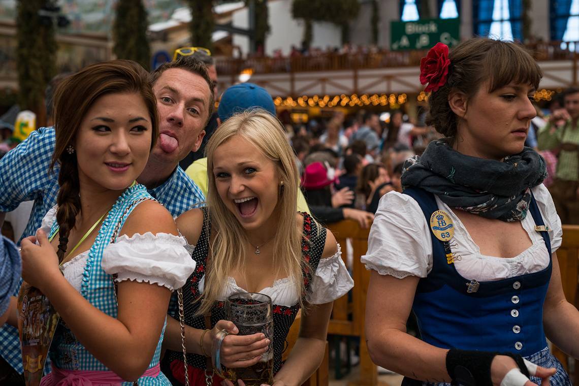 Октоберфест сколько пивоварен участвует в празднике. Oktoberfest в Германии. Октоберфест 2023. Германия Октоберфест 2018. Октоберфест 2021.