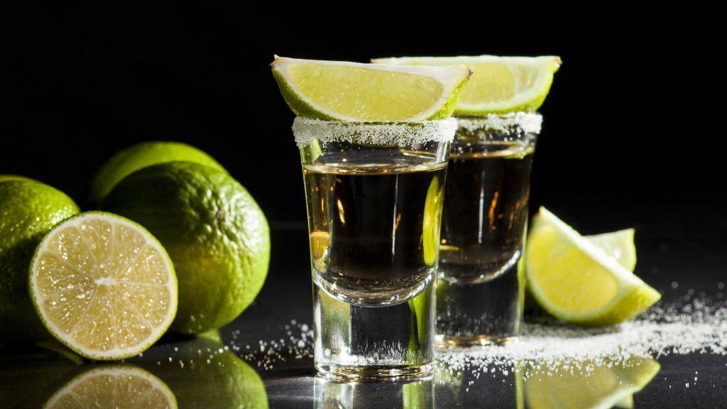 Как пить текилу и чем закусывать? как правильно пить текилу? как мексиканцы пьют текилу?