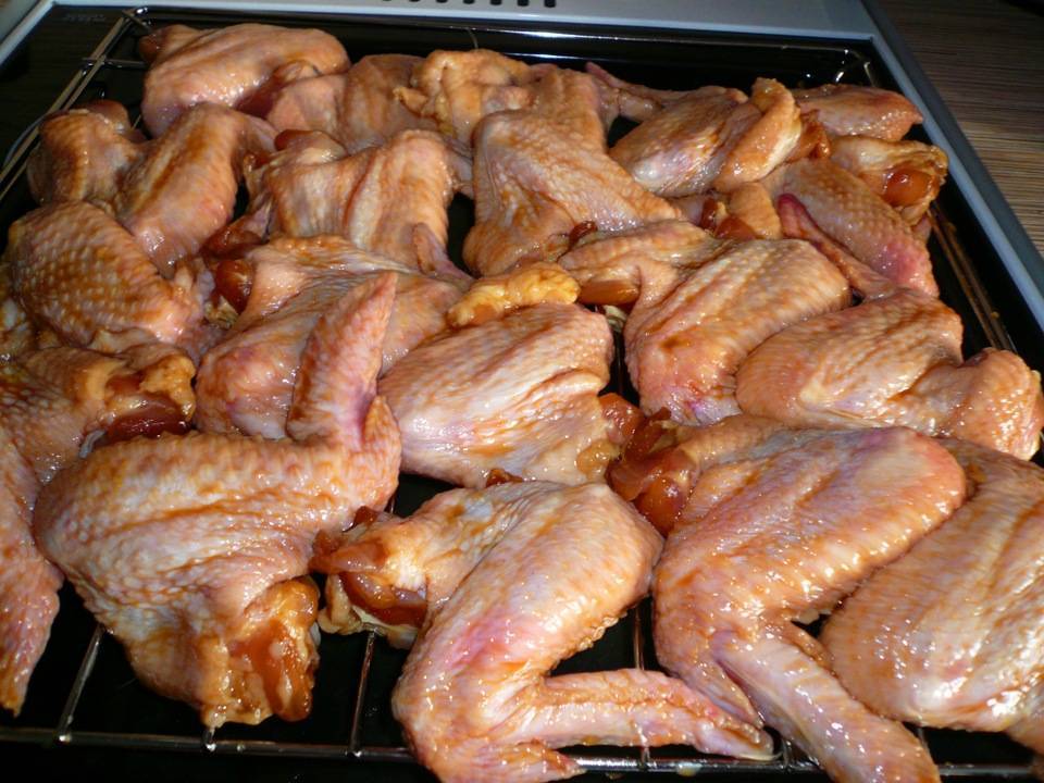 Куриные крылышки в духовке: 7 рецептов к пивной вечеринке