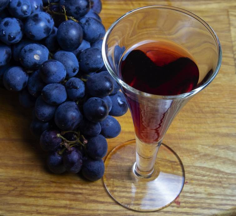 Как приготовить настойку на винограде в домашних условиях