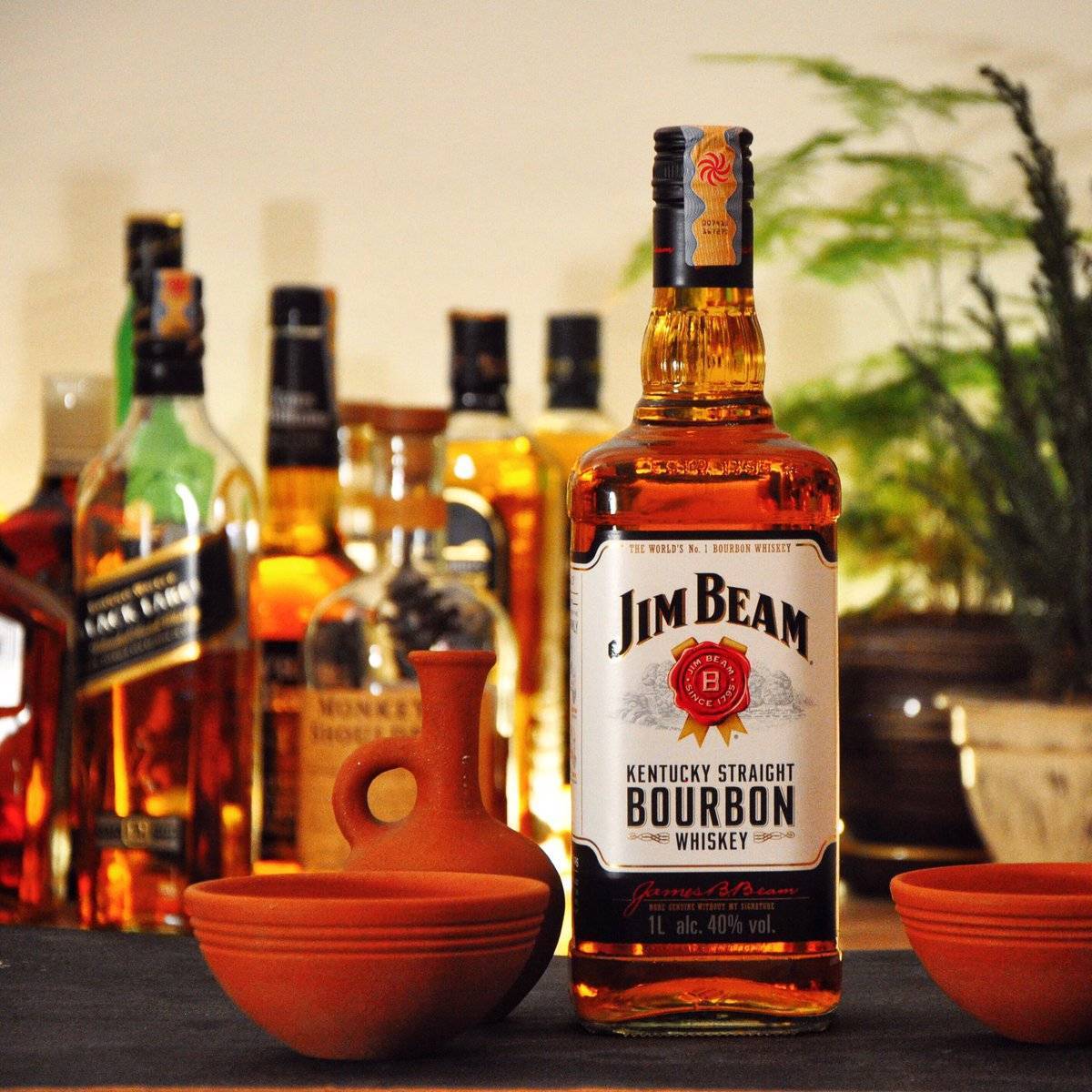 Jim beam apple. Виски Бурбон Джим Бим. Виски Джим Бим Хани. Jim Beam (Джим Бим). Бурбон Джим Бим яблочный.