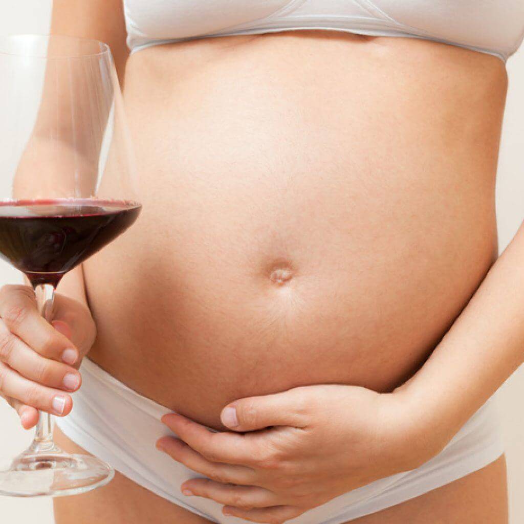 Можно ли красное вино при беременности в первом и втором триместре, чем опасно его пить на ранних сроках, польза и вред этого напитка | чудо в животике