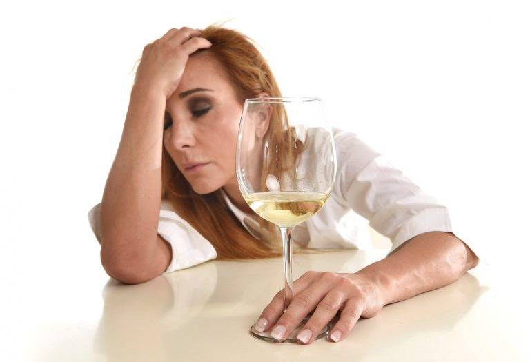 Причины и лечение головной боли после приема алкоголя